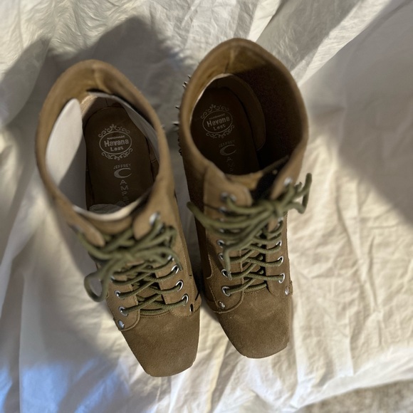 Jeffrey Campbell spiked LITA Havana in suede taupe. NWT size 7.5 - Picture 7 of 7